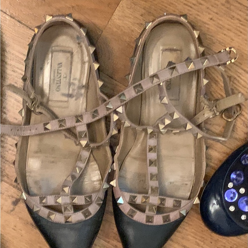 Valentino Rockstud Two-Tone Leather Pointed Flats - Taupe and Black
